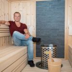 Fabian Hambüchen baut eine Sauna in sein Haus.